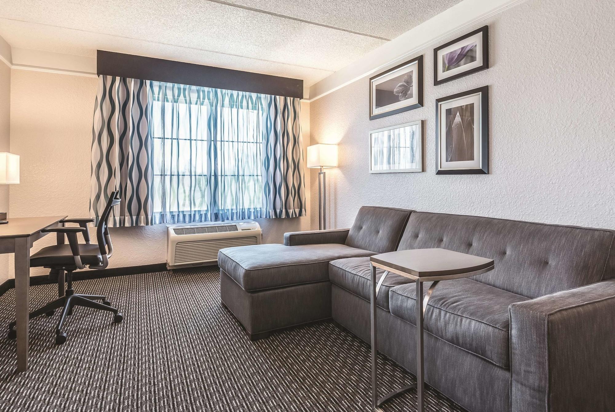 La Quinta By Wyndham Orlando Lake Mary Exterior photo