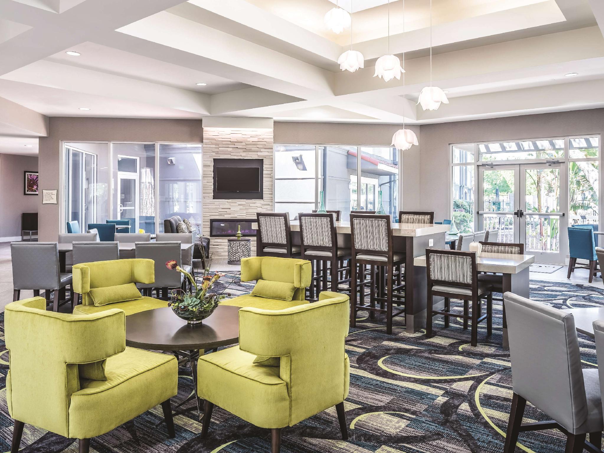 La Quinta By Wyndham Orlando Lake Mary Exterior photo