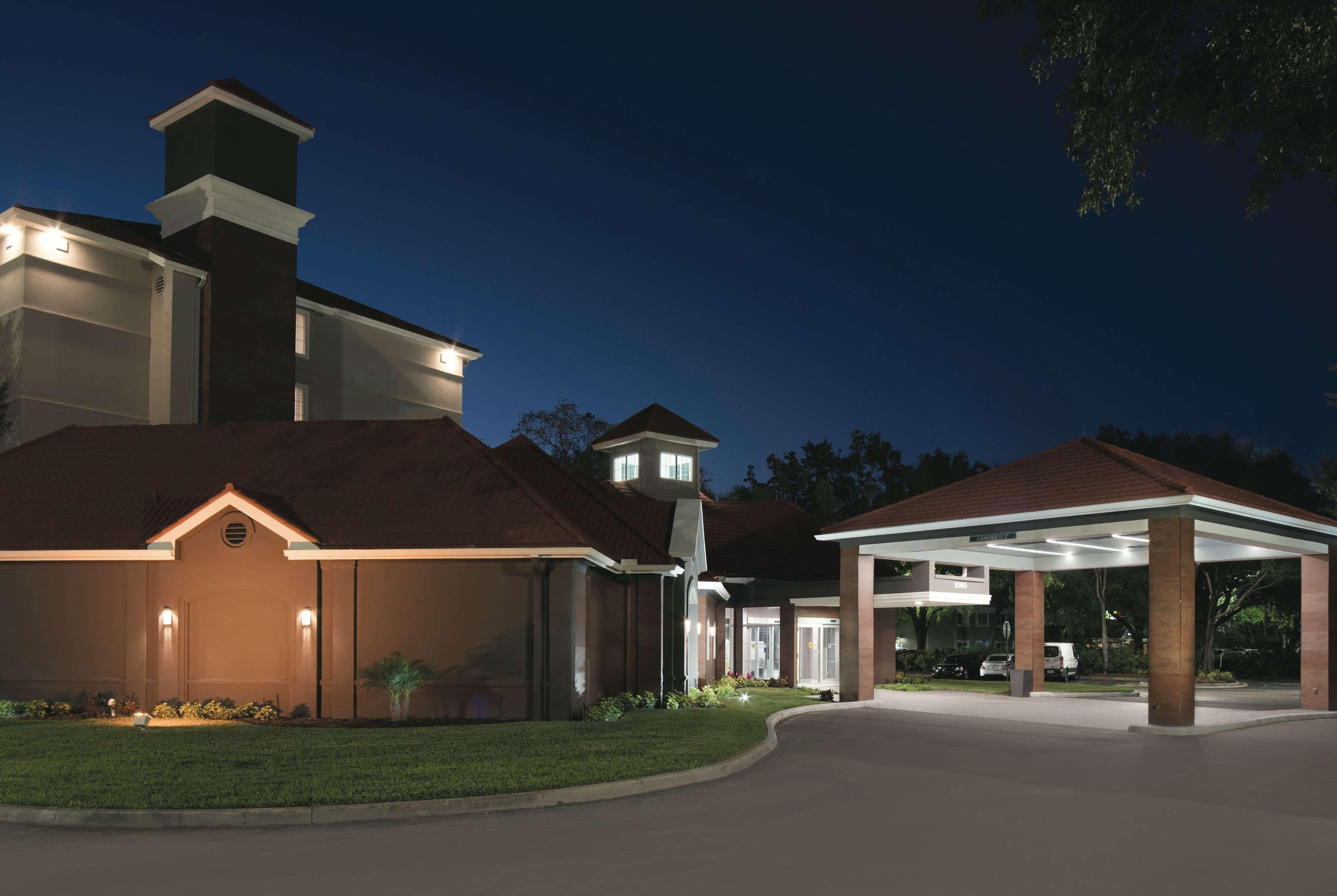 La Quinta By Wyndham Orlando Lake Mary Exterior photo