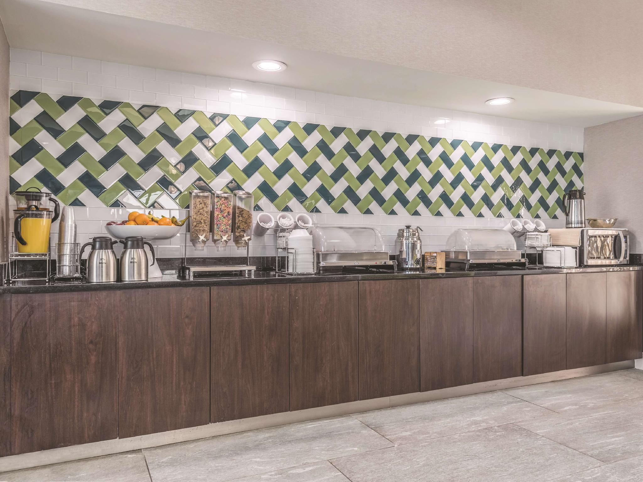 La Quinta By Wyndham Orlando Lake Mary Exterior photo