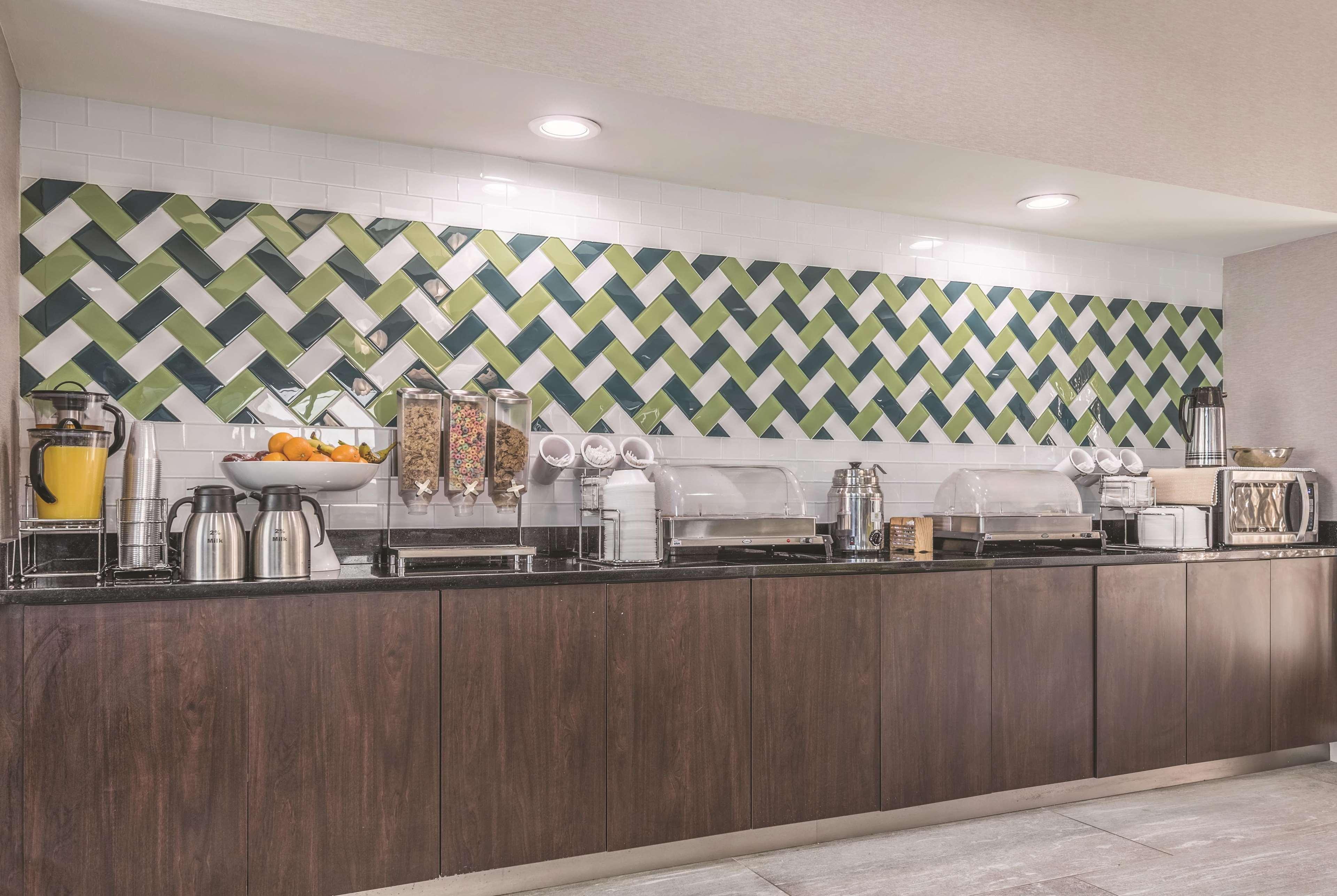La Quinta By Wyndham Orlando Lake Mary Exterior photo